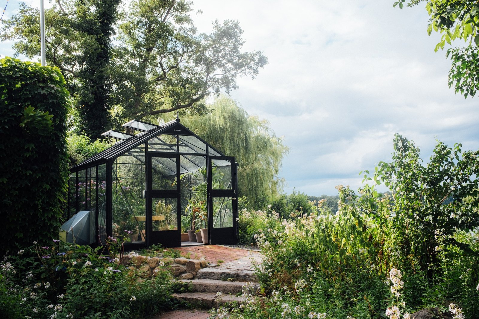 Sunbubble Greenhouse Revolutionizing Modern Gardening Styles & Techniques